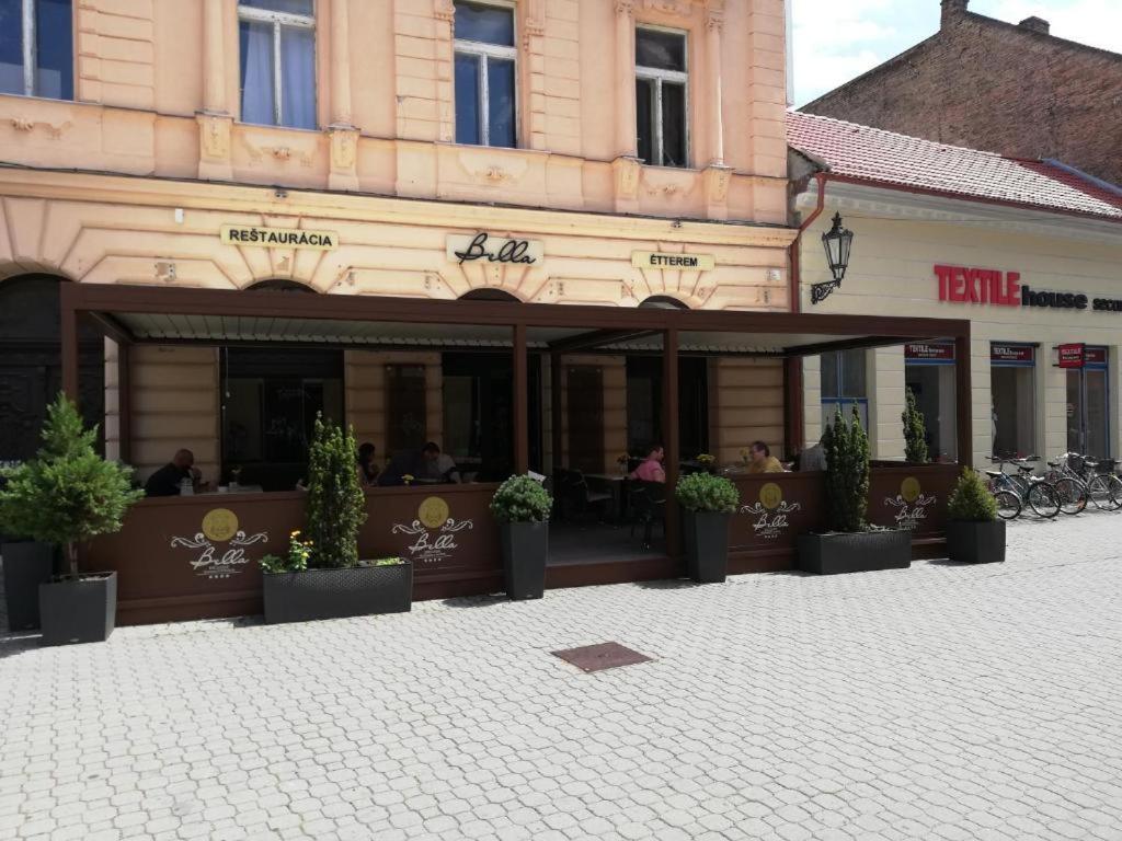 Bella Penzion Комарно Экстерьер фото