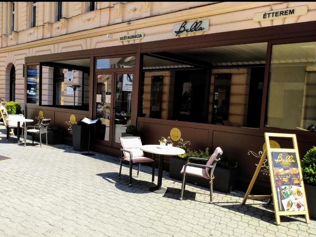 Bella Penzion Комарно Экстерьер фото