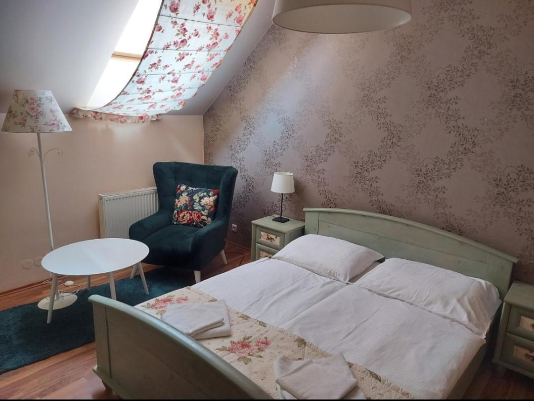 Bella Penzion Комарно Экстерьер фото