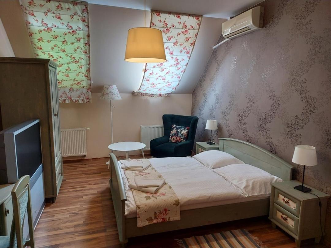 Bella Penzion Комарно Экстерьер фото
