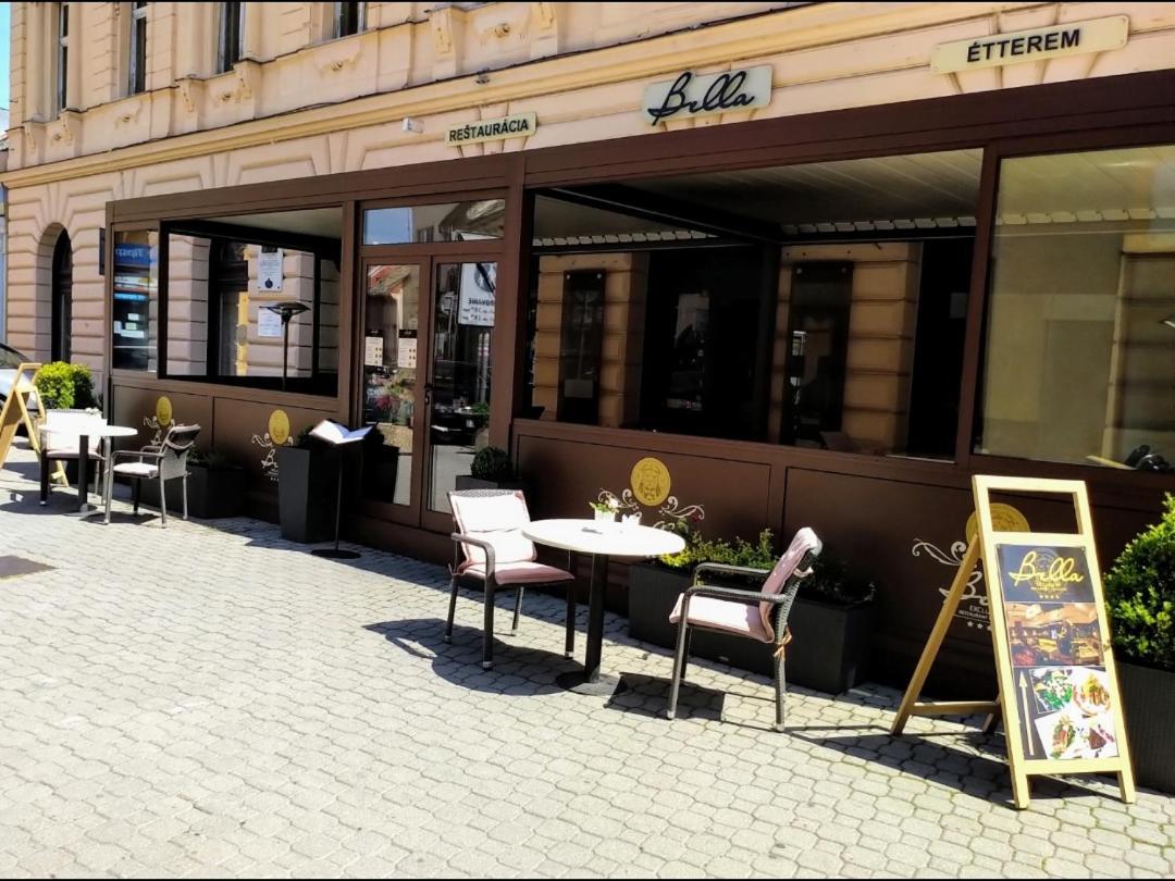 Bella Penzion Комарно Экстерьер фото
